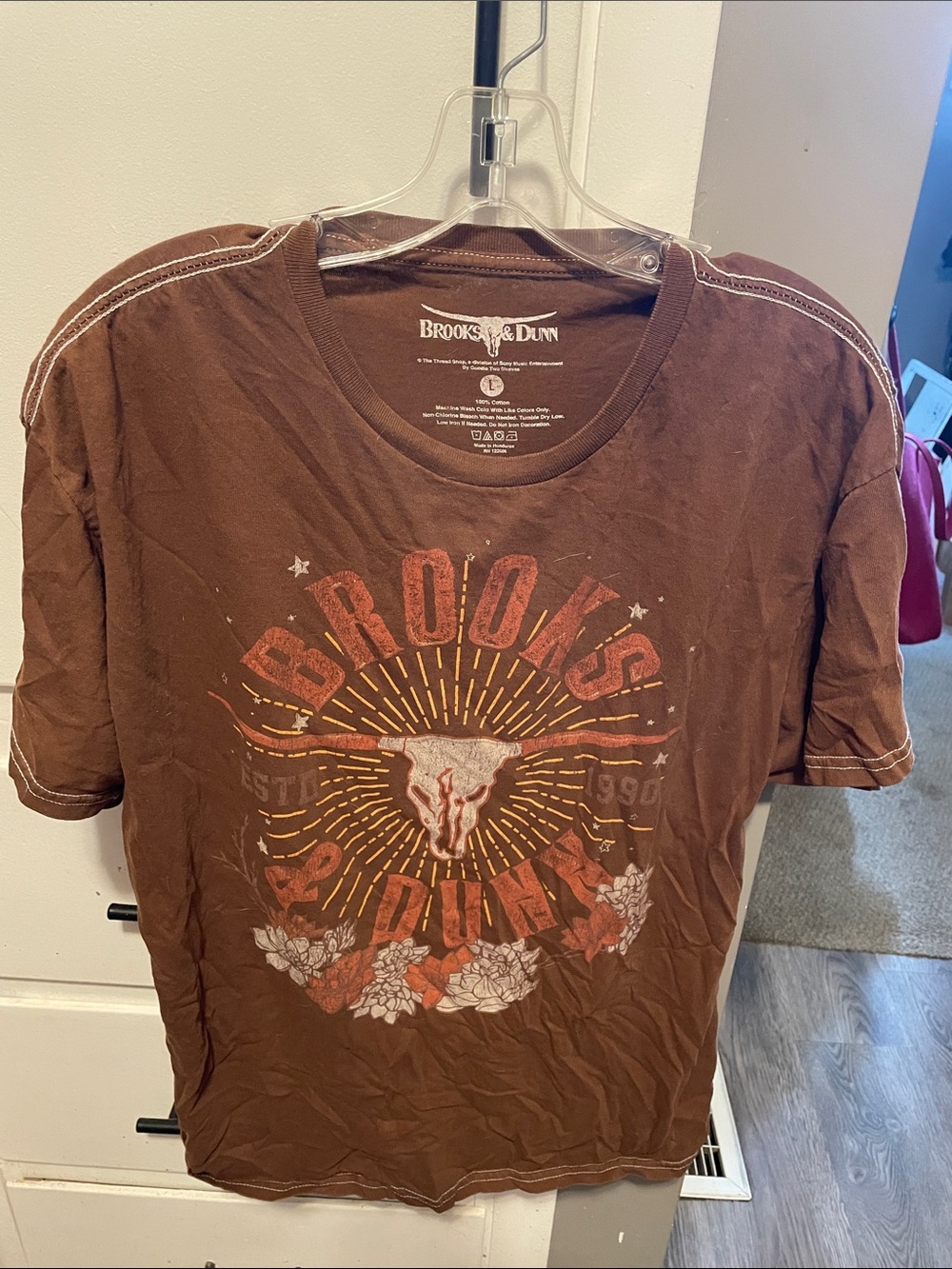 Women’s Brooks and Dunn Concert T-Shirt. Size Large